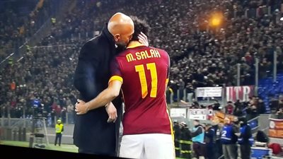 مدرب روما يحرج 