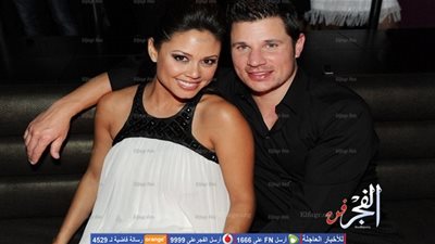 نيك لاتشي و فانيسا يستقبلان طفلهما الثالث