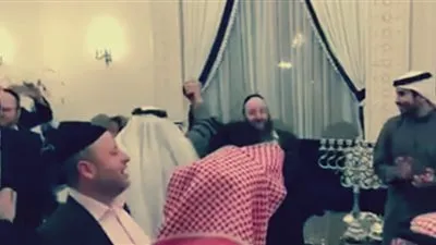 فيديو مسرب يفضح شيوخ كبار في البحرين  