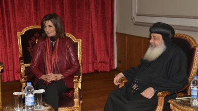 وزيرة الهجرة تزور 