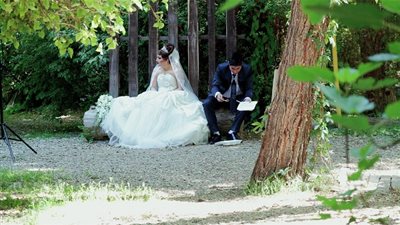 مفاجأة غير متوقعة.. عروسان يجبران الضيوف على دفع حساب البوفيه!