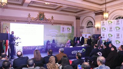 افتتاح المرحلتين الأولى والثانية لخدمات الإنترنت المجانية بجامعة القاهرة (صور)