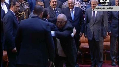 عزمي مجاهد: 