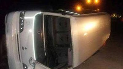 مصرع شخصين وإصابة آخر بحادث تصادم على طريق 