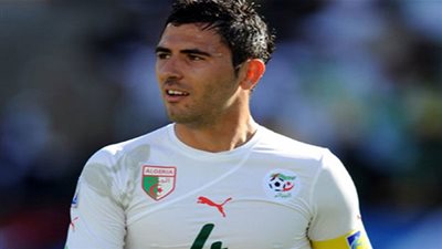 الجزائري عنتر يحيى يعتزل كرة القدم