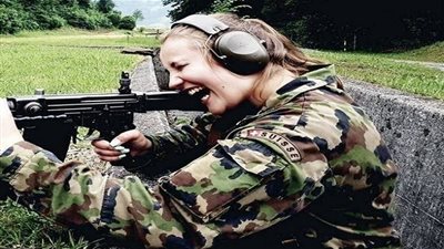 حسناوات الجيش السويسري يثرن أزمة.. لهذا السبب! (صور)