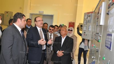محافظ بني سويف يتفقد المدرسة الزراعية ومصنع تدوير القمامة بسمسطا (صور)