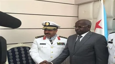 رئيس وزراء جيبوتي يقلّد 