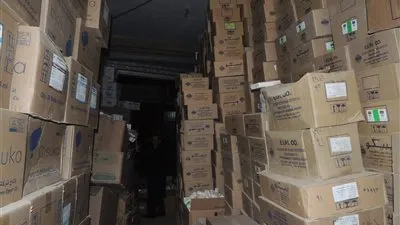 ضبط 4100 ليزر يسبب العمى داخل مخزن بالجمالية