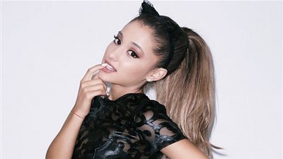 تعرف على سر غضب أريانا جراندي من معجب