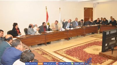 محافظ بني سويف ينافش مشكلات المياه والصرف الصحي مع رئيس الهيئة القومية (صور)