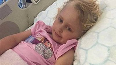 مرض نادر يحول عظام طفلة لرماد (صور)