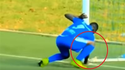 لاعب إفريقي يسجل هدفا بعد إبطال مفعول 