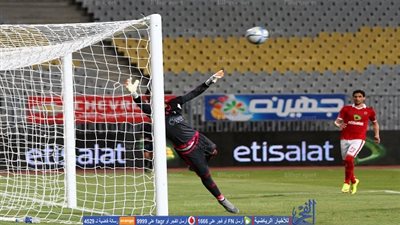 القمة 113.. أحمد الشناوي يتألق ويتصدى لصاروخية أحمد فتحي (فيديو)