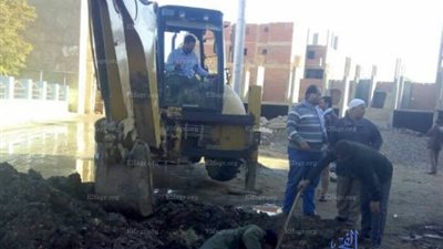 كسر في خط المياه الرئيسى بمنوف (صور)