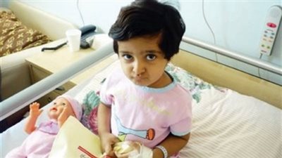 ممرضة تتبرع بكبدها لطفلة لا تعرفها دون مقابل !