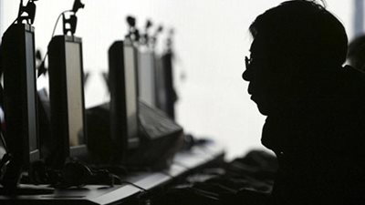 القبض على محاسب بشبين الكوم لإرساله سب وتهديدات لسيدة عبر 