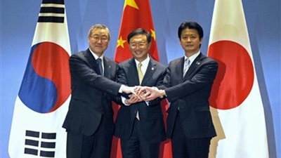 اليابان تقترح عقد القمة الثلاثية المؤجلة مع الصين وكوريا الجنوبية في فبراير المقبل