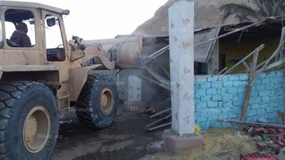 حملة مكبرة لإزالة الإشغالات بطريق السخنة والأدبية في السويس (صور)