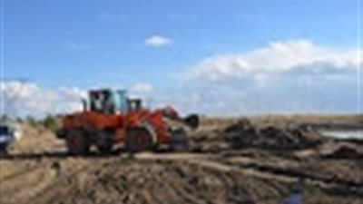 محافظ كفر الشيخ يتفقد مصنع الرمال السوداء بالبرلس.. ويؤكد: 