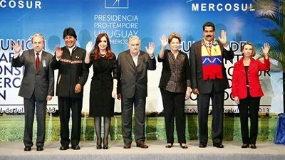 حكومة فنزويلا تطلق سراح مرشح سابق للرئاسة و5 معارضين