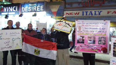 مظاهرة في حب مصر أمام الكاتدرائية المرقسية بـ