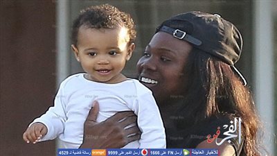 الظهور الأول للحفيدة السمراء لـ توم هانكس (صور)