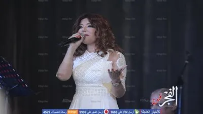 إطلالة بيضاء لـ