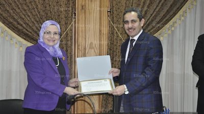 وزارة المالية تكرم جامعة قناة السويس (صور)