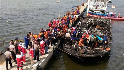 23 قتيلا و17 مفقودا بعد اندلاع حريق على متن قارب بالقرب من جاكرتا