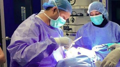 لأول مرة .. استئصال القولون والزائدة عبر فتحة واحدة في الجوف