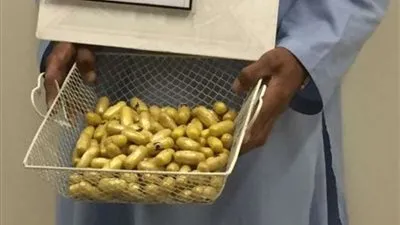 مطار الرياض يُحبط تهريب 700 جرام هيروين داخل أحشاء مسافر