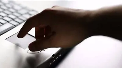  امرأة تشجع حبيبها على اغتصاب ابنتها وعرضها للمتعة !