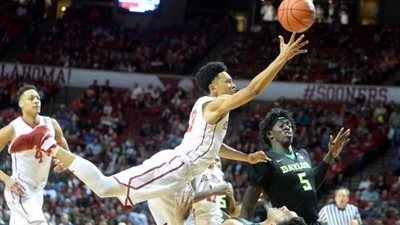 أوكلاهوما سيتي يكتسح كليبرز في دوري السلة الأمريكي