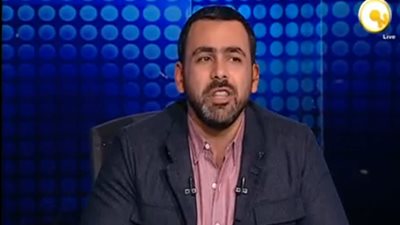 لحظة بكاء يوسف الحسيني بعد إيقاف برنامج إبراهيم عيسى (فيديو)