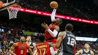 هوكس يجتاز سبيرز بعد وقت إضافي في دوري السلة الأمريكي