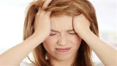 إذا شعرت بهذا الألم في رأسك لا تهملي استشارة الطبيب.. فقد تكون حياتك في خطر !