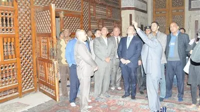 وزير الآثار في مسجد الرفاعي لمعاينة سرقة 6 