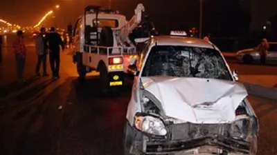 إصابة شخص بسب تصادم سيارتين على طريق الواحات