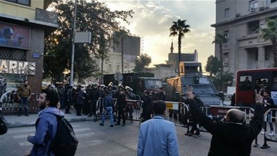 احتجاز متظاهري نقابة الصحفيين 24 ساعة للتحريات