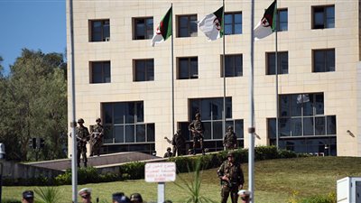 احتجاجات بالجزائر على سياسات الحكومة