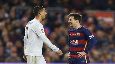 كريستيانو رونالدو يهزم ميسي في أرضه