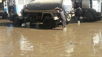 انفجار ماسورة مياه في شبرا الخيمة وغرق الشوارع (صور)