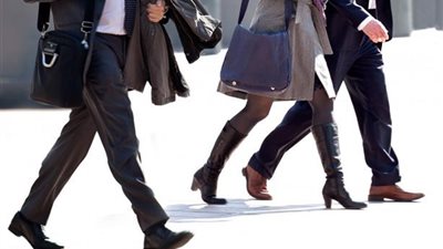 لهذه الأسباب عليك المشي 5 دقائق لكل ساعة عمل!