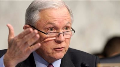 اعتقال نشطاء يحتجون على مرشح 