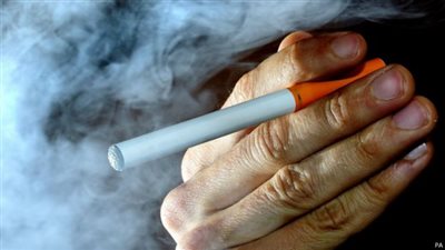 إحذر تدخن السجائر الإلكترونية أمام أطفالك !