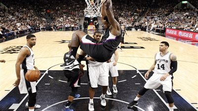 سبيرز يتفوق على رابتورز بسهولة في دوري السلة الأمريكي