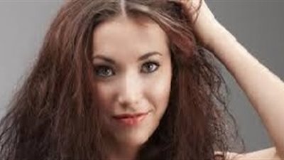 هذه أفضل طريقة للتغلب على جفاف الشعر