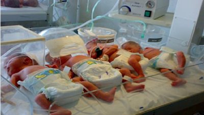 أبشع جريمة بحق الإنسانية.. رجل يطعن 12 طفلا في حضانة !