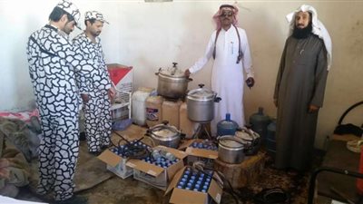 مجاهدو نجران يطيحون بـ٣ مصانع للعرق المسكر